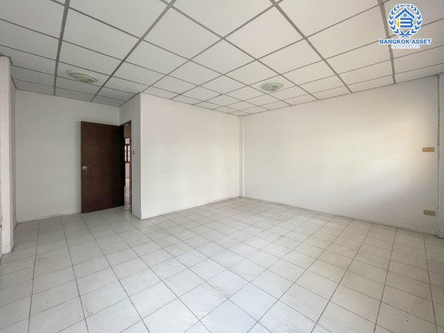 *****ทาวน์โฮมมือสองย่านนนทบุรี ม.ชุมชนวัดสำโรง บางกรวย-ไทรน้อย เนื้อที่กว้างขวางถึง 23.4 ตร.ว. ฟังก์ชัน 3 ห้องนอน 3 ห้องน้ำ 1 ที่จอดรถ บ้านทำเลดี เพียง 10 นาทีก็ถึงรถไฟฟ้าสายสีแดง "สถานีบางบำหรุ" ราคาถูดที่สุดในโครงการ! ห้ามพลาด!